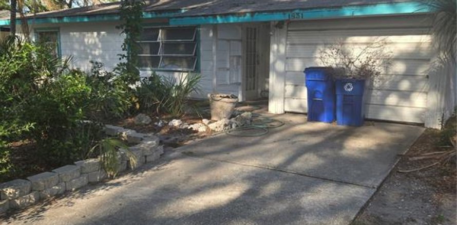 House in Dunedin, Florida 2 bedrooms, 87.7 sq.m. № 1750037
