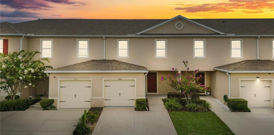 Adosado en Kissimmee, Florida 3 dormitorios, 142.14 m2 № 2196179