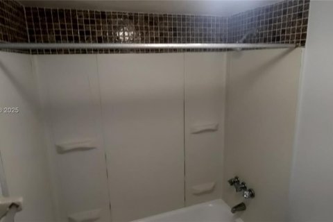 Copropriété à vendre à North Miami, Floride: 1 chambre, 63.64 m2 № 1693379 - photo 24