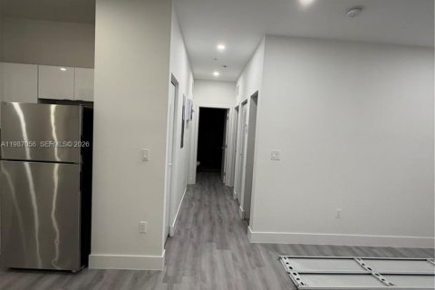 Apartment in Hialeah, Florida 2 bedrooms, 1819.49 sq.m. № 2046544 - photo 3