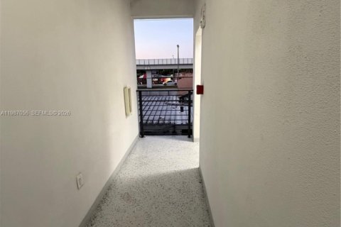 Apartment in Hialeah, Florida 2 bedrooms, 1819.49 sq.m. № 2046544 - photo 15