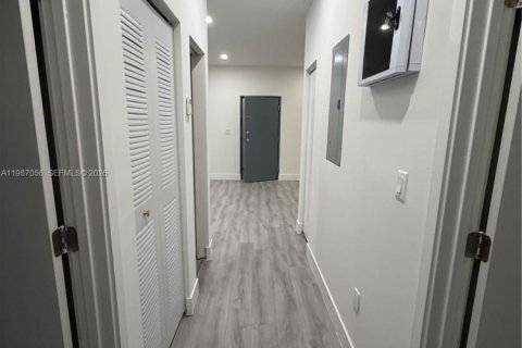 Apartment in Hialeah, Florida 2 bedrooms, 1819.49 sq.m. № 2046544 - photo 13