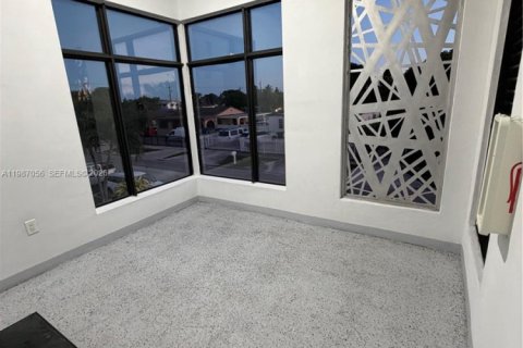 Apartment in Hialeah, Florida 2 bedrooms, 1819.49 sq.m. № 2046544 - photo 16