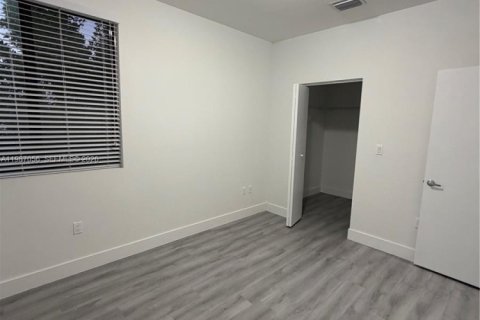 Apartment in Hialeah, Florida 2 bedrooms, 1819.49 sq.m. № 2046544 - photo 7