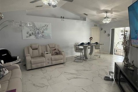 Casa en venta en Spring Hill, Florida, 3 dormitorios, 134.71 m2 № 2213748 - foto 3
