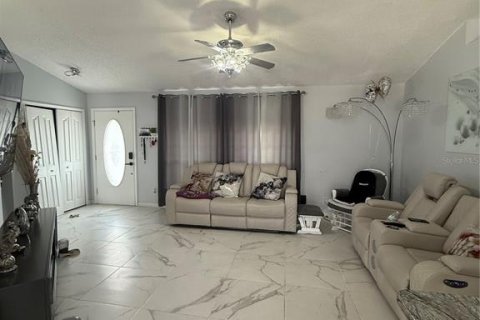 Casa en venta en Spring Hill, Florida, 3 dormitorios, 134.71 m2 № 2213748 - foto 4