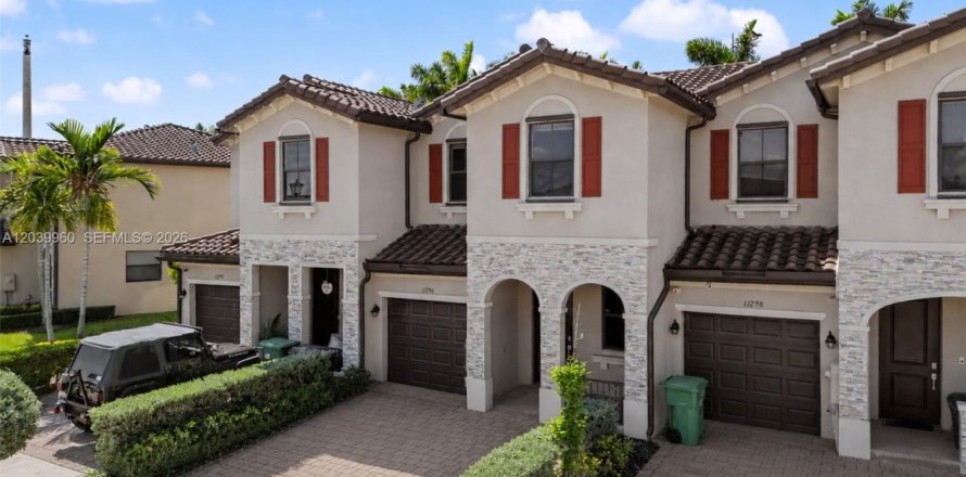 Adosado en Homestead, Florida 3 dormitorios, 175.31 m2 № 2085810