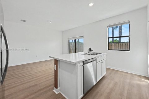 Adosado en alquiler en Homestead, Florida, 3 dormitorios, 175.31 m2 № 2085810 - foto 5