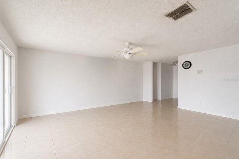 Casa en venta en Orlando, Florida, 4 dormitorios, 148.55 m2 № 2215237 - foto 3