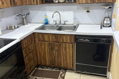 House in Miami, Florida 3 bedrooms, 106.28 sq.m. № 1938784 - photo 5