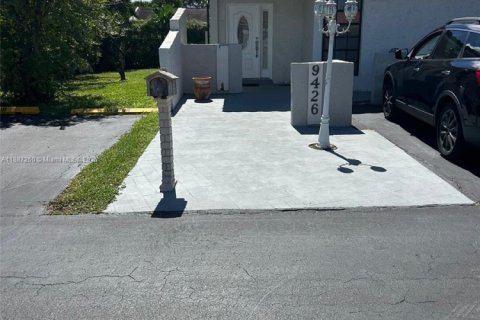 Casa en venta en Miami, Florida, 3 dormitorios, 106.28 m2 № 1938784 - foto 1