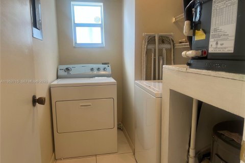 Casa en alquiler en Hialeah, Florida, 2 dormitorios, 96.99 m2 № 2008575 - foto 19