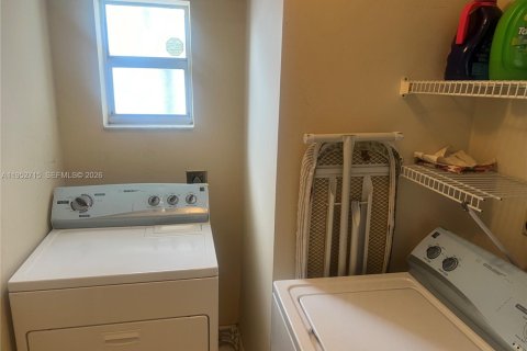 Casa en alquiler en Hialeah, Florida, 2 dormitorios, 96.99 m2 № 2008575 - foto 20