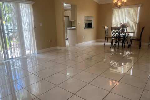 Casa en alquiler en Hialeah, Florida, 2 dormitorios, 96.99 m2 № 2008575 - foto 9