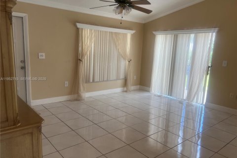 Casa en alquiler en Hialeah, Florida, 2 dormitorios, 96.99 m2 № 2008575 - foto 7