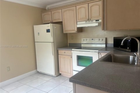 Casa en alquiler en Hialeah, Florida, 2 dormitorios, 96.99 m2 № 2008575 - foto 15