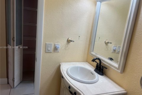 Casa en alquiler en Hialeah, Florida, 2 dormitorios, 96.99 m2 № 2008575 - foto 25