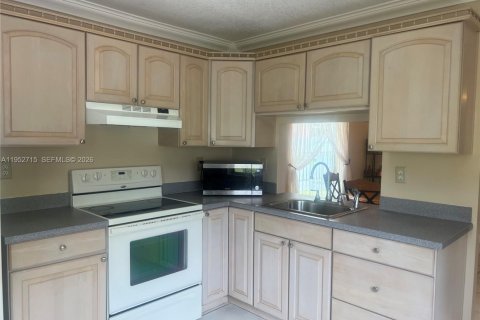 Casa en alquiler en Hialeah, Florida, 2 dormitorios, 96.99 m2 № 2008575 - foto 14