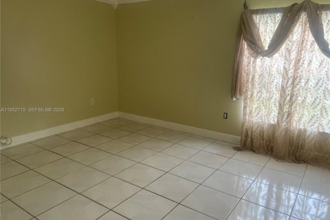Casa en alquiler en Hialeah, Florida, 2 dormitorios, 96.99 m2 № 2008575 - foto 21