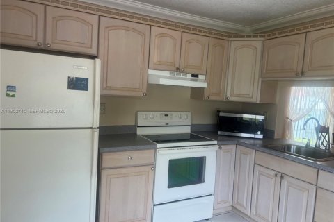 Casa en alquiler en Hialeah, Florida, 2 dormitorios, 96.99 m2 № 2008575 - foto 13