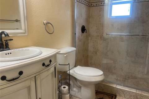 Casa en alquiler en Hialeah, Florida, 2 dormitorios, 96.99 m2 № 2008575 - foto 26