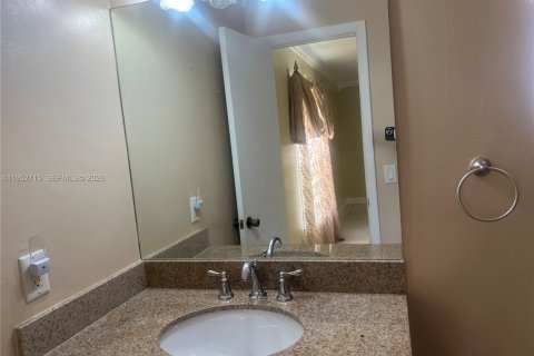 Casa en alquiler en Hialeah, Florida, 2 dormitorios, 96.99 m2 № 2008575 - foto 24