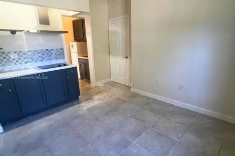 Villa ou maison à louer à Homestead, Floride: 1 chambre, 152.17 m2 № 1954816 - photo 5