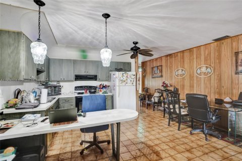 Купить коммерческую недвижимость в Корал-Спрингс, Флорида 367.52м2, № 1956056 - фото 20