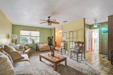 Купить коммерческую недвижимость в Корал-Спрингс, Флорида 367.52м2, № 1956056 - фото 6