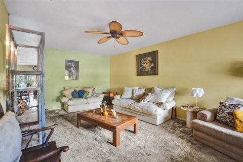 Купить коммерческую недвижимость в Корал-Спрингс, Флорида 367.52м2, № 1956056 - фото 4