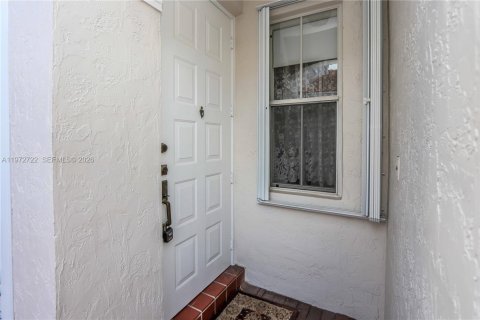 Купить таунхаус в Холливуд, Флорида 2 спальни, 130.43м2, № 2032850 - фото 3