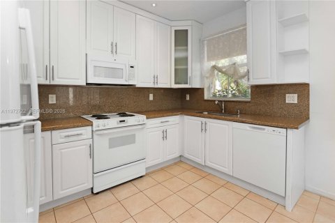 Купить таунхаус в Холливуд, Флорида 2 спальни, 130.43м2, № 2032850 - фото 15