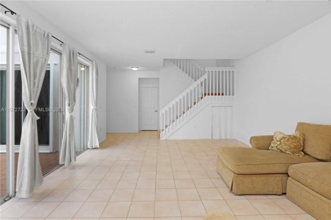 Купить таунхаус в Холливуд, Флорида 2 спальни, 130.43м2, № 2032850 - фото 6