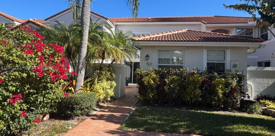 Townhouse in Hollywood, Florida 2 bedrooms, 130.43 sq.m. № 2032850