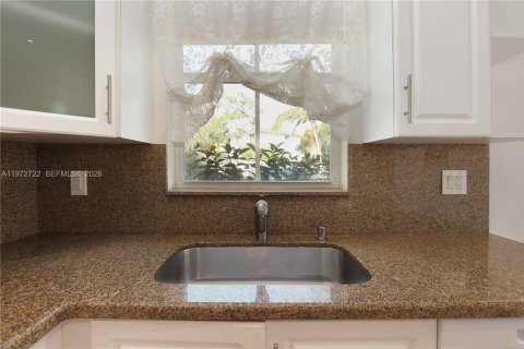 Купить таунхаус в Холливуд, Флорида 2 спальни, 130.43м2, № 2032850 - фото 17