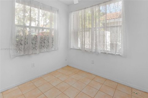 Купить таунхаус в Холливуд, Флорида 2 спальни, 130.43м2, № 2032850 - фото 11