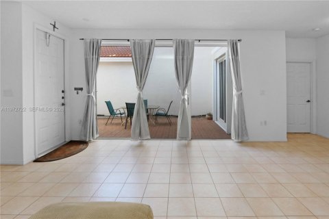 Купить таунхаус в Холливуд, Флорида 2 спальни, 130.43м2, № 2032850 - фото 10