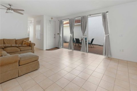 Купить таунхаус в Холливуд, Флорида 2 спальни, 130.43м2, № 2032850 - фото 9