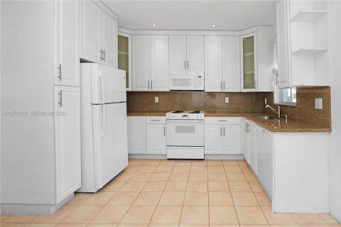 Купить таунхаус в Холливуд, Флорида 2 спальни, 130.43м2, № 2032850 - фото 13