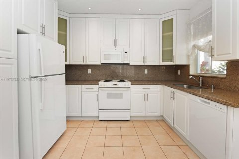 Купить таунхаус в Холливуд, Флорида 2 спальни, 130.43м2, № 2032850 - фото 14