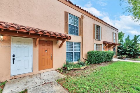 Townhouse in Miami Lakes, Florida 2 bedrooms, 107.4 sq.m. № 2060480