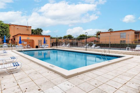 Townhouse in Miami Lakes, Florida 2 bedrooms, 107.4 sq.m. № 2060480 - photo 21
