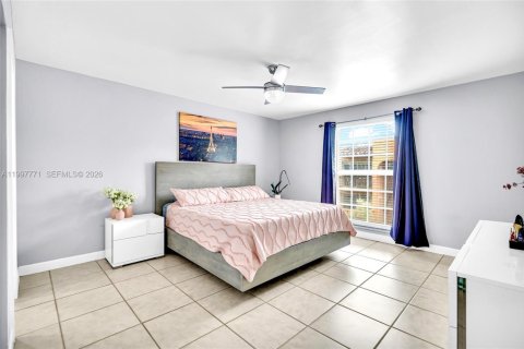 Townhouse in Miami Lakes, Florida 2 bedrooms, 107.4 sq.m. № 2060480 - photo 7