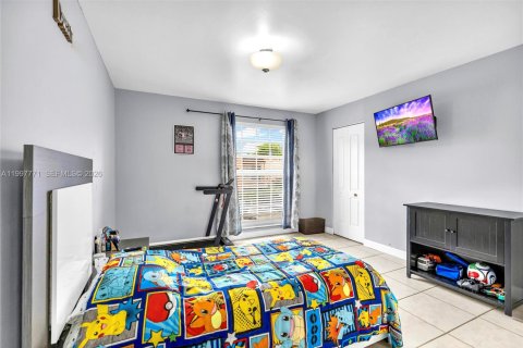 Townhouse in Miami Lakes, Florida 2 bedrooms, 107.4 sq.m. № 2060480 - photo 17
