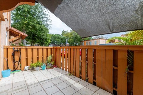 Townhouse in Miami Lakes, Florida 2 bedrooms, 107.4 sq.m. № 2060480 - photo 15