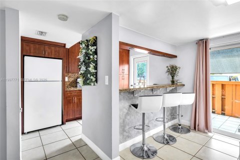 Townhouse in Miami Lakes, Florida 2 bedrooms, 107.4 sq.m. № 2060480 - photo 3