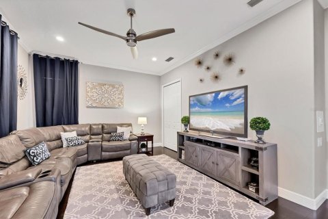 House in Lakewood Ranch, Florida 5 bedrooms, 522.48 sq.m. № 1915555 - photo 16