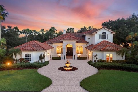 House in Lakewood Ranch, Florida 5 bedrooms, 522.48 sq.m. № 1915555 - photo 1