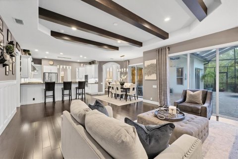 House in Lakewood Ranch, Florida 5 bedrooms, 522.48 sq.m. № 1915555 - photo 15