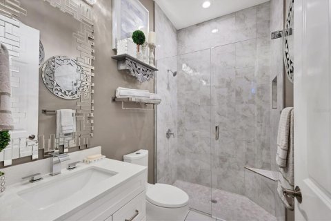 House in Lakewood Ranch, Florida 5 bedrooms, 522.48 sq.m. № 1915555 - photo 23